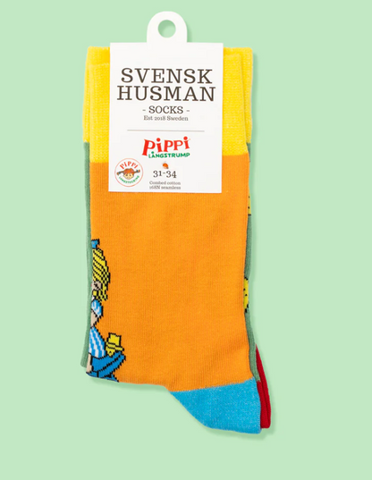 BARNSTRUMPOR - PIPPI LÅNGSTRUMP STEKER PANNKAKOR