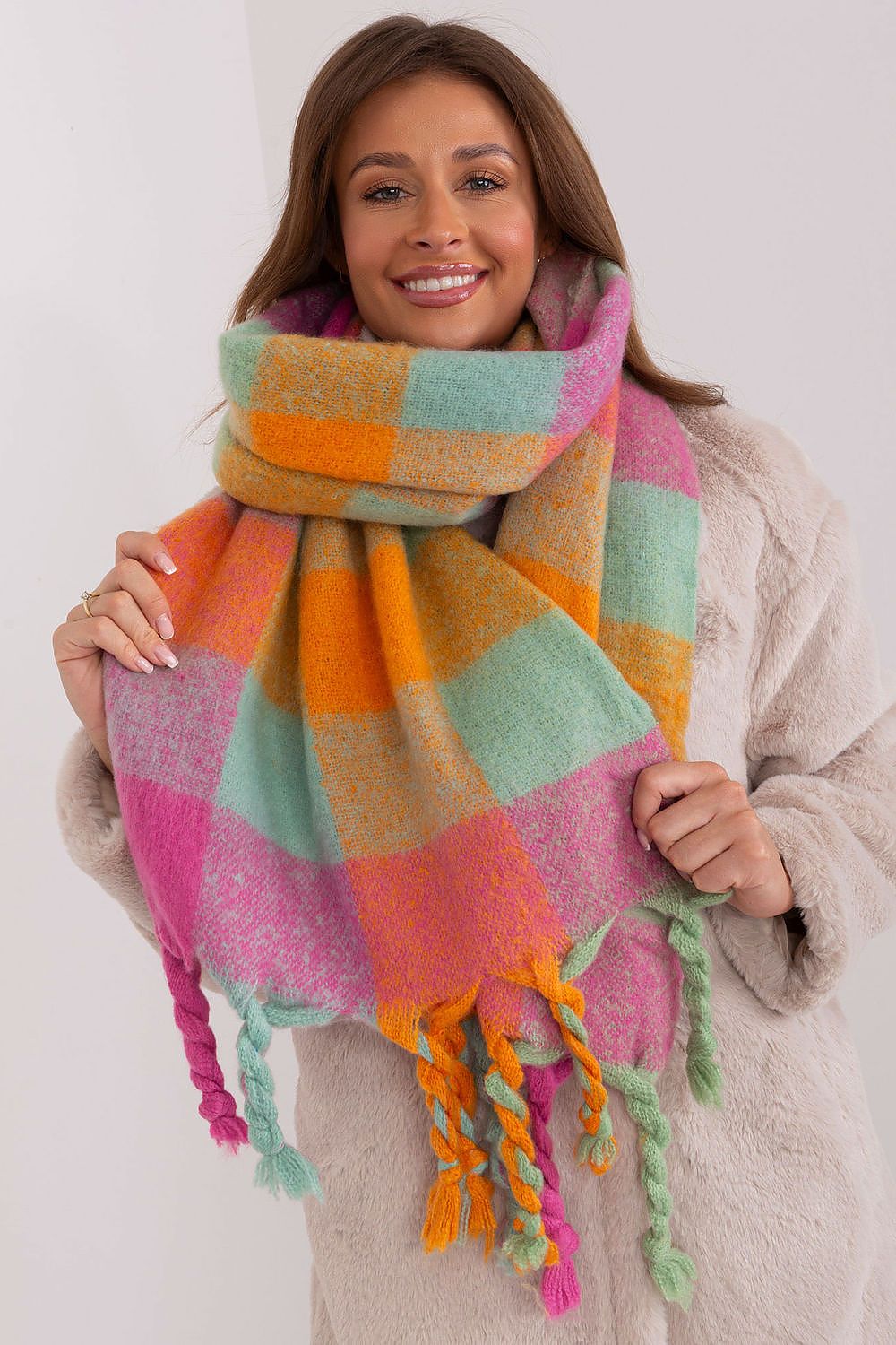  Shawl model 191717 AT 