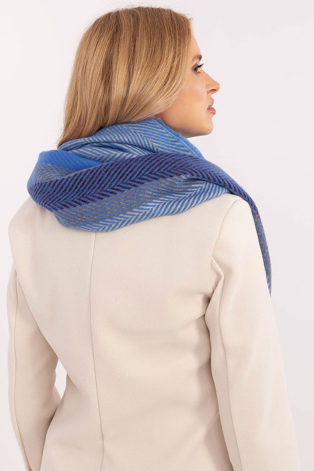  Shawl model 206040 AT 
