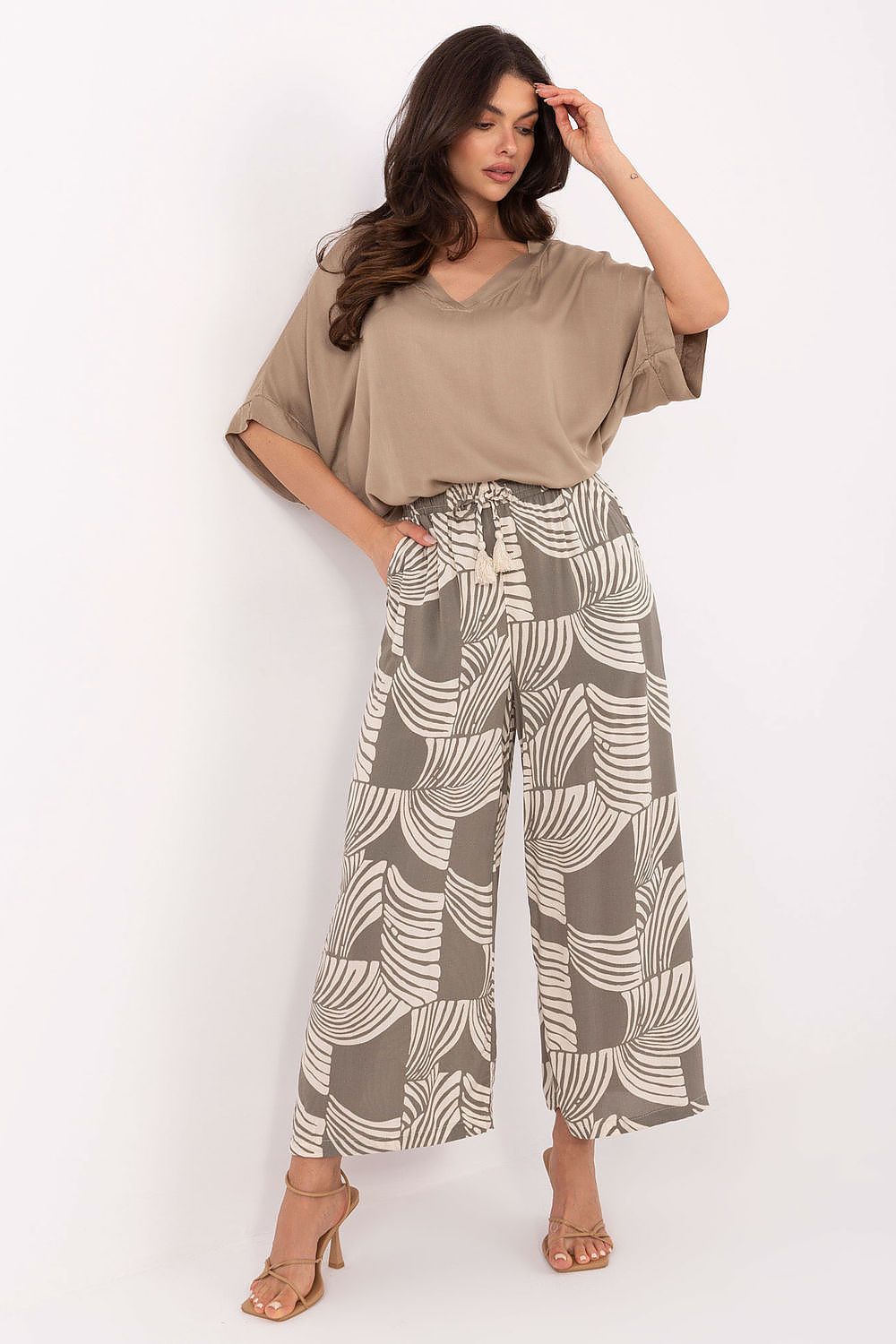  Women trousers model 215119 Sublevel 