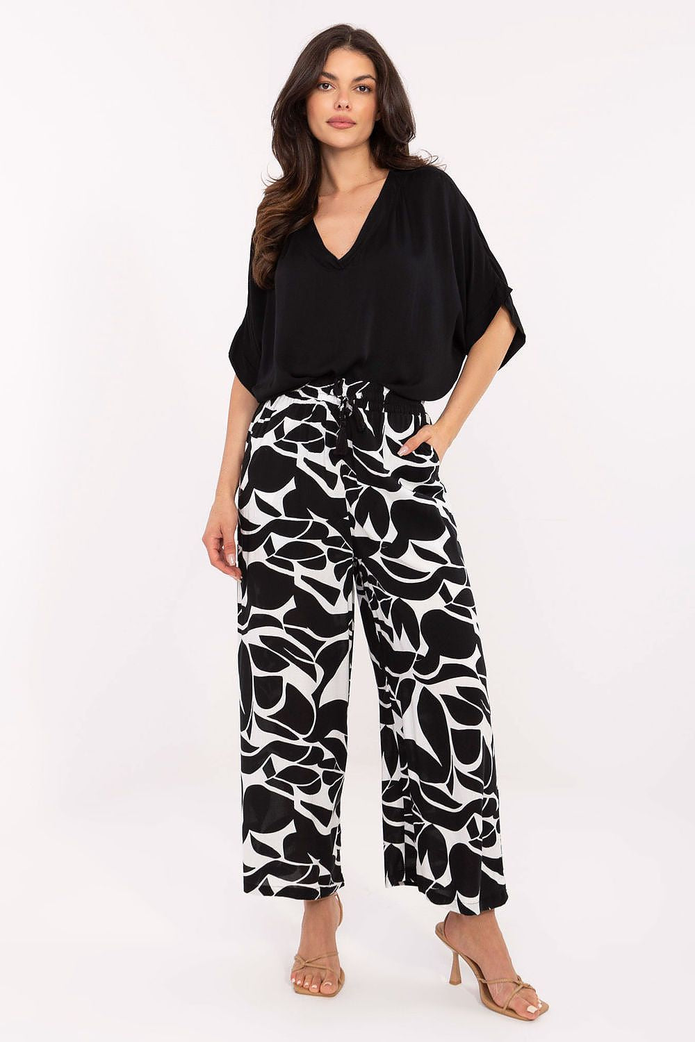  Women trousers model 215122 Sublevel 