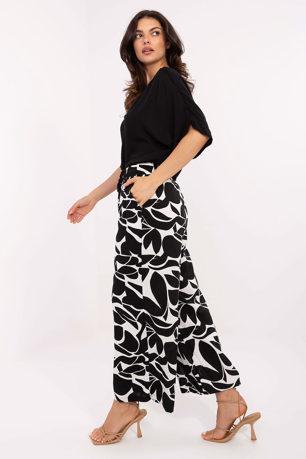  Women trousers model 215122 Sublevel 